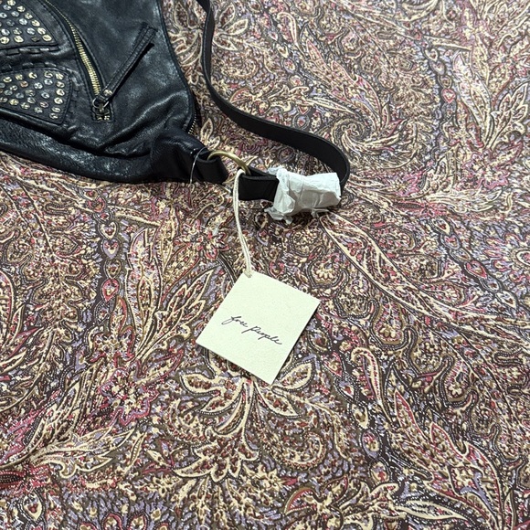 Free people Black Studded Leather Shoulder Bag NWT’s - Picture 5 of 12